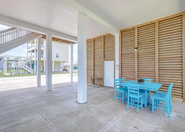 Spring Break Specials! Front Row Views - Tiki Bar - Playground