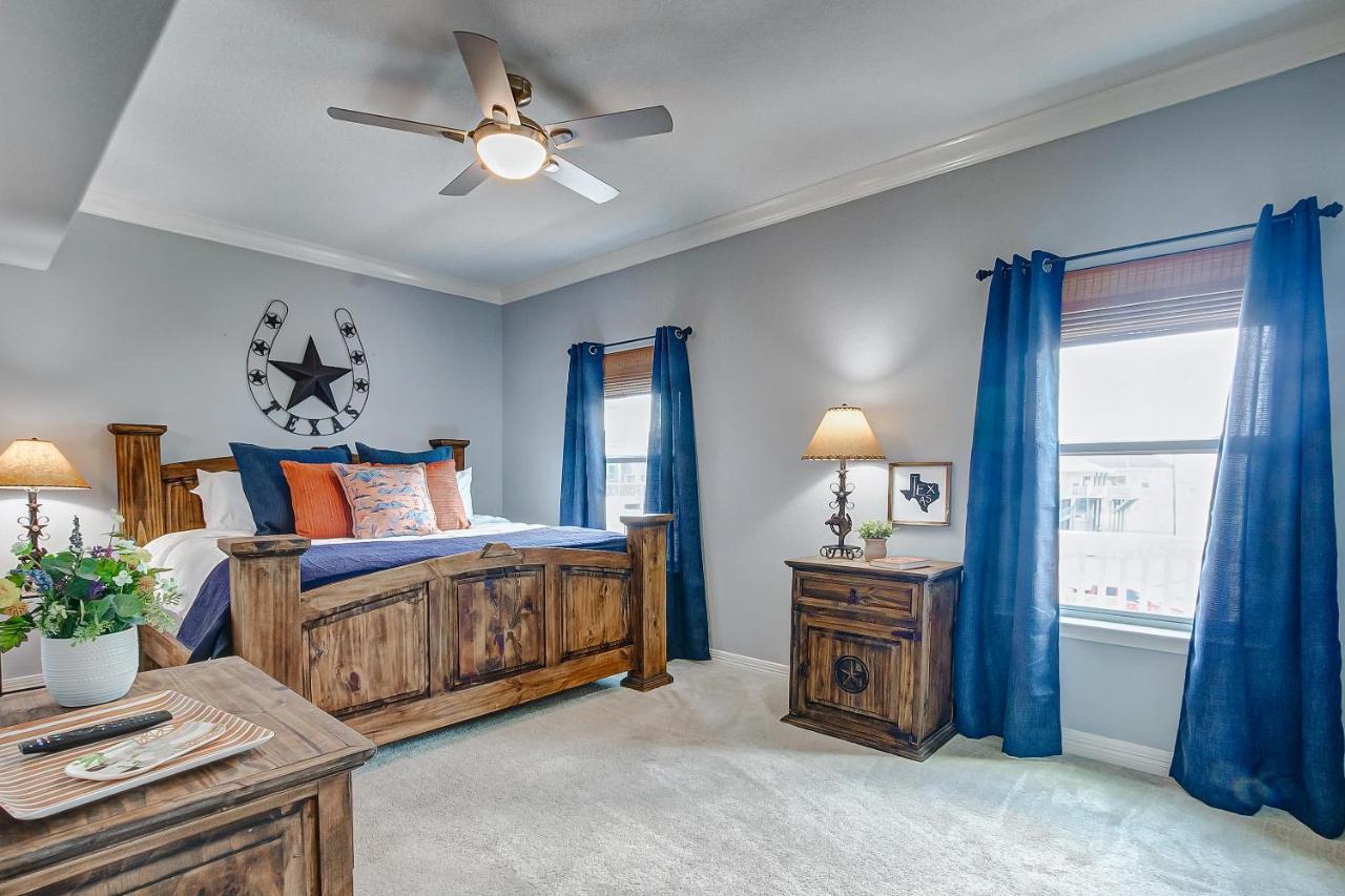 Spring Break Specials! Front Row Views - Tiki Bar - Playground Holiday home *